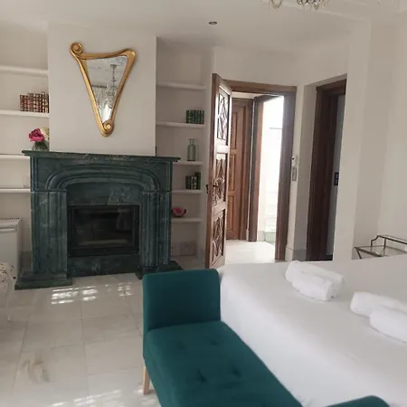 Comares Lodge