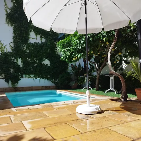 Lodge Comares