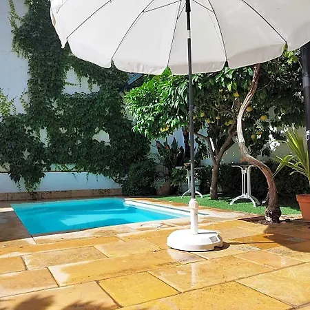 Comares Lodge