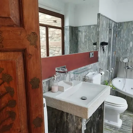 Alojamento de Turismo Selvagem Comares *